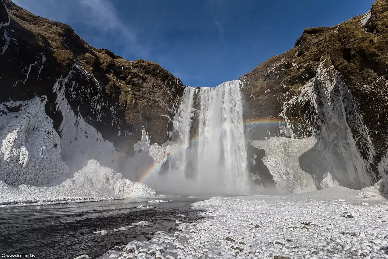 Acampamento Glacial e Aurora Boreal