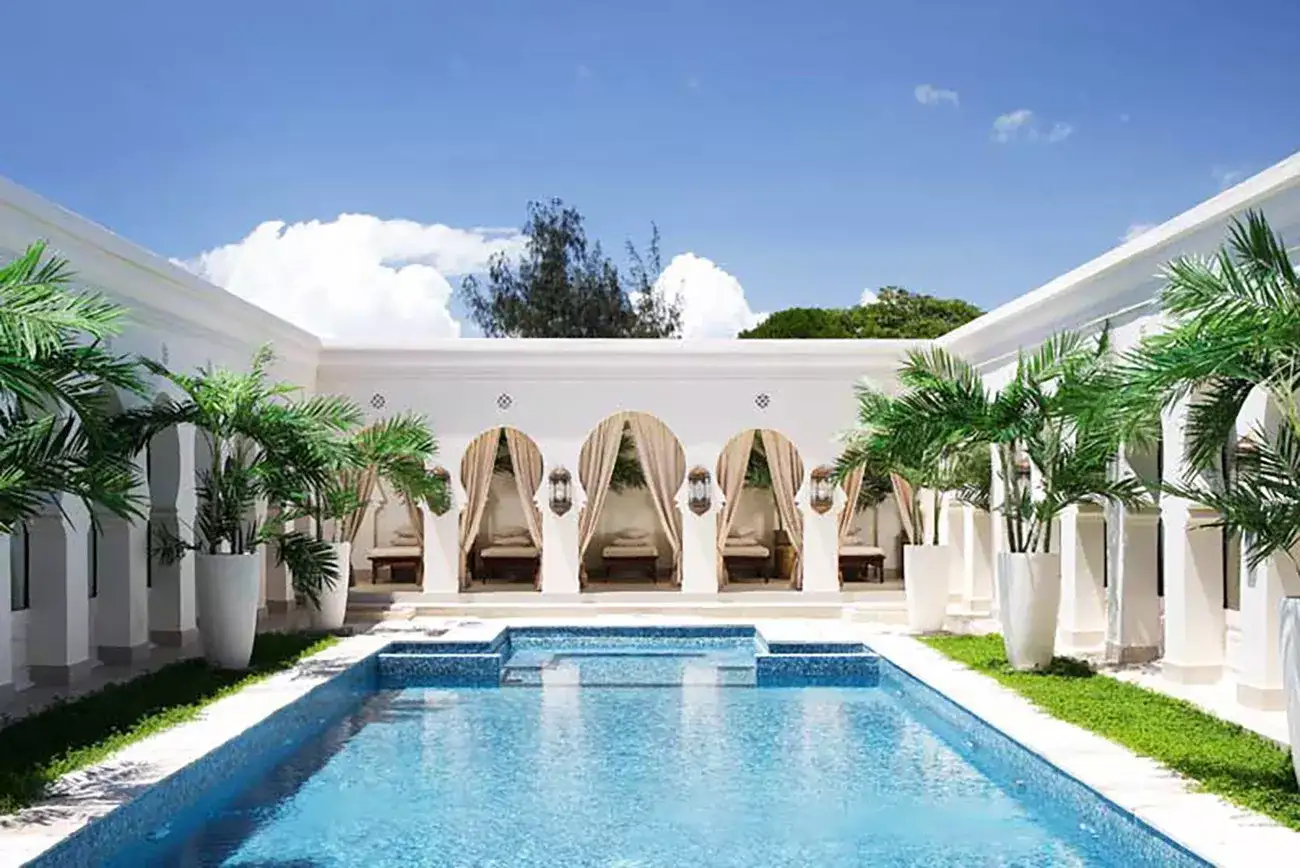 Zanzibar por Completo entre Resorts e Retiro