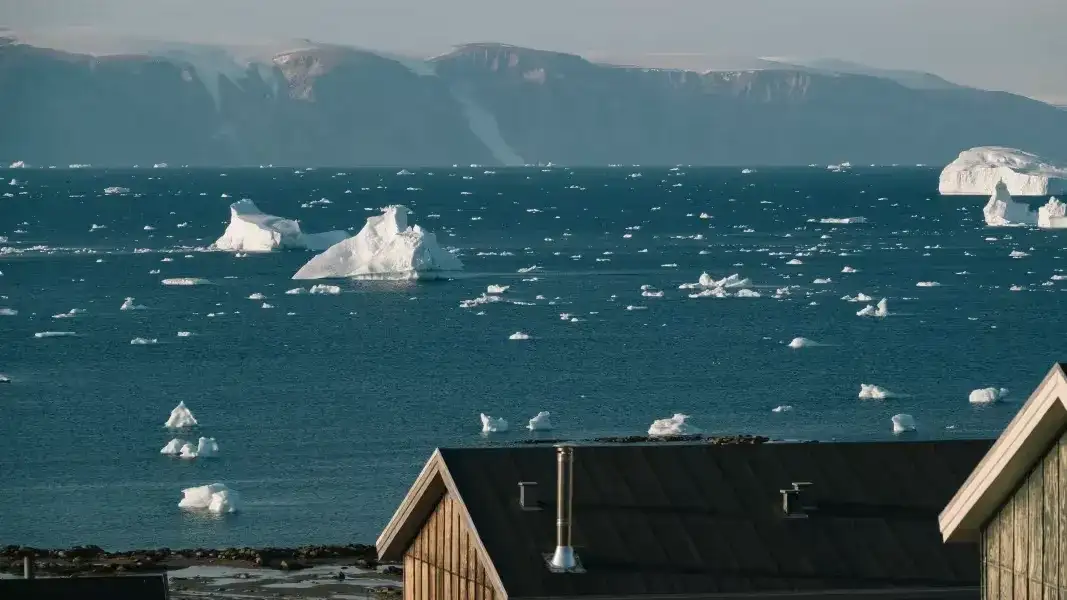 Icebergs vistos de Qaanaaq, Groenlândia