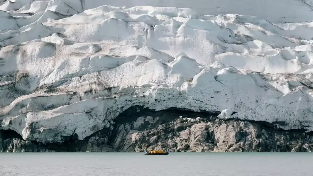 Zodiac navegando, Etenity Glacier, Groenlândia