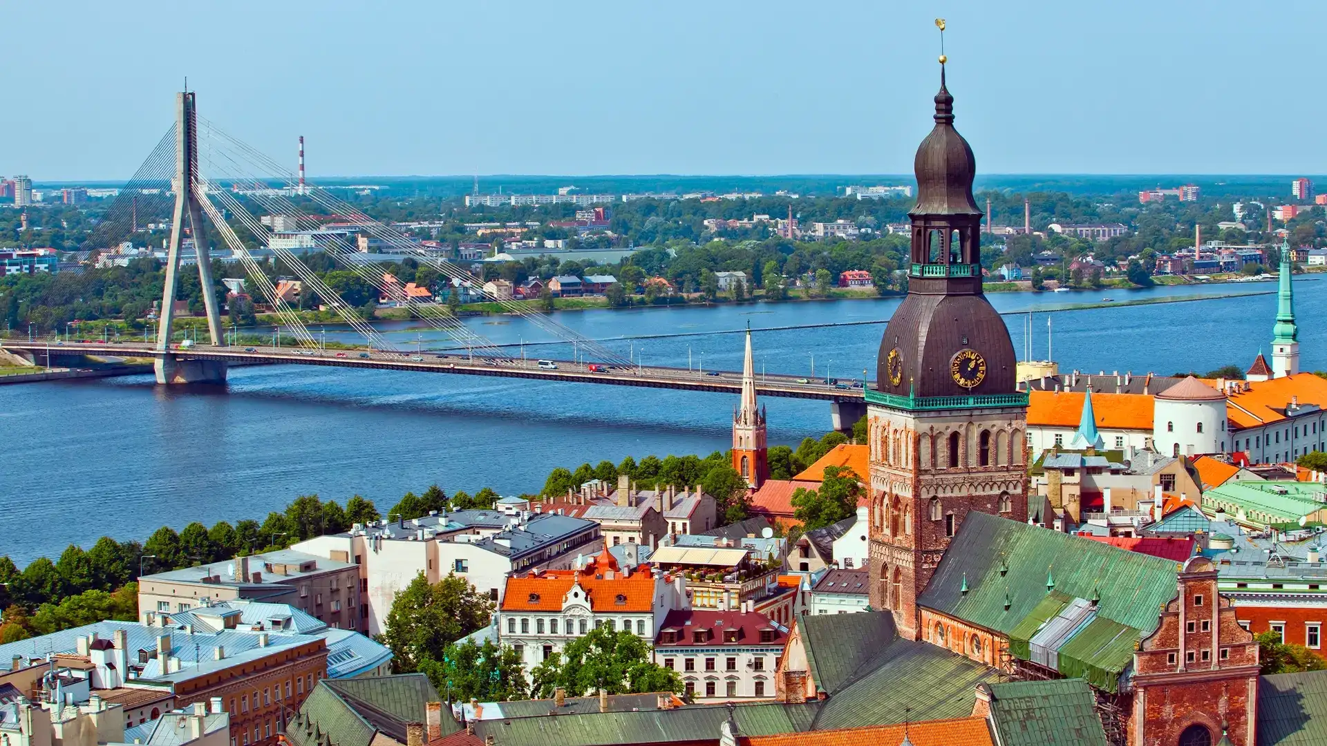 Panorama de Riga no Verão, Letônia