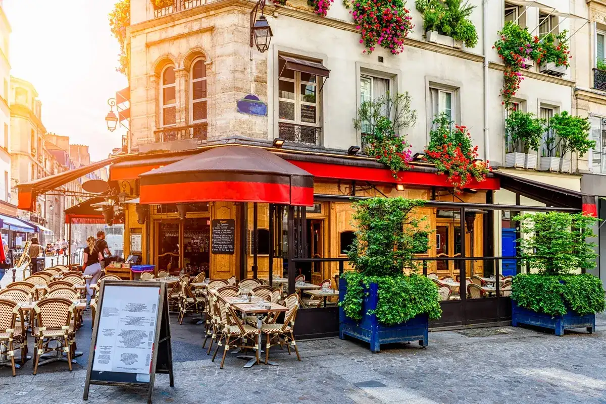 Café em Esquina de Paris