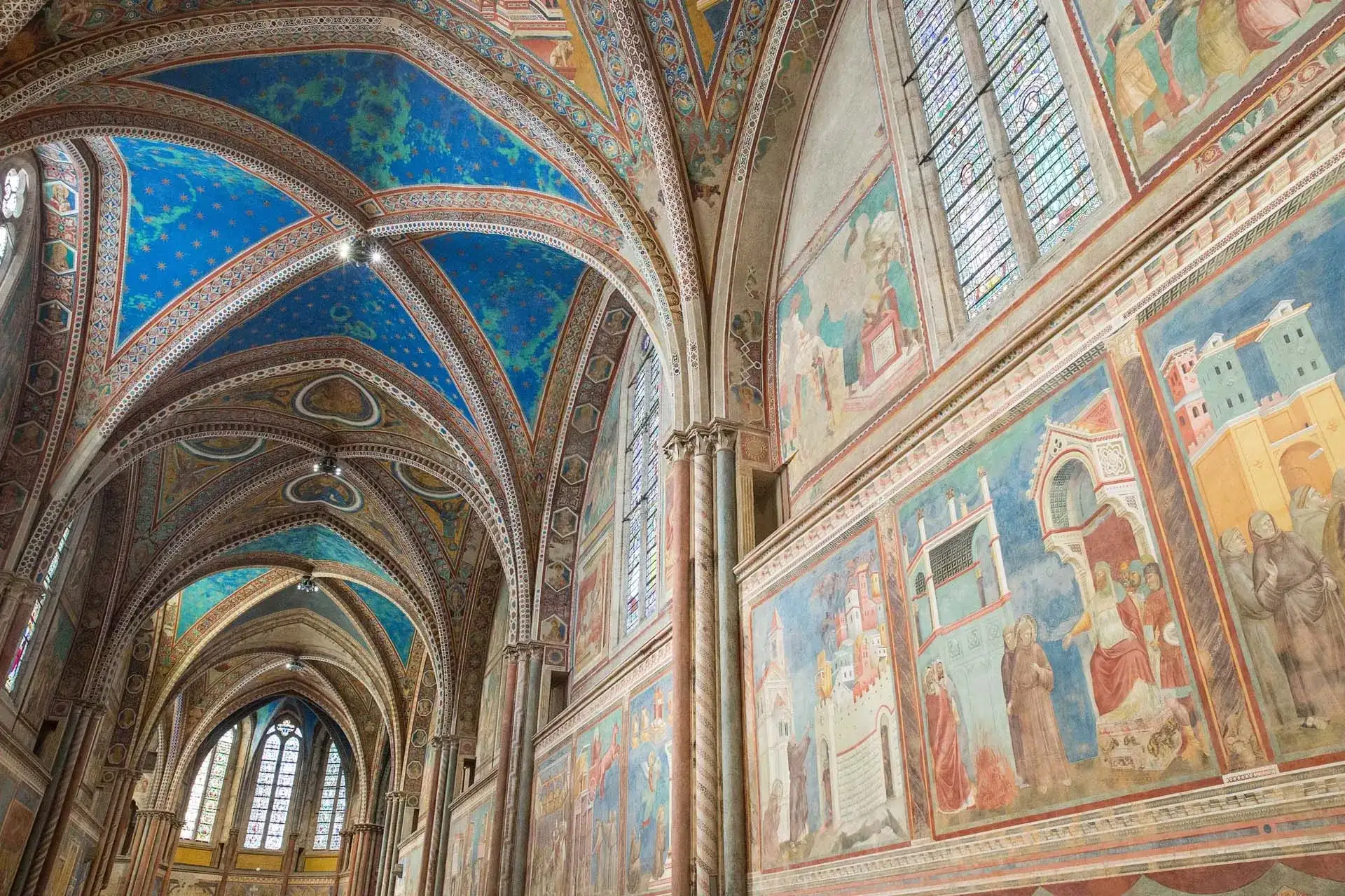 Interior da Basilica de São Francisco de Assis, Itália