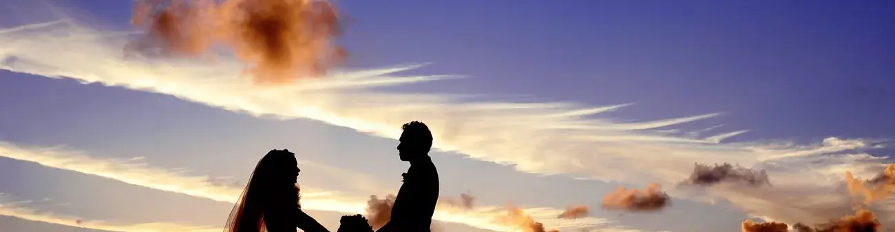 Pessoa em camelo no deserto