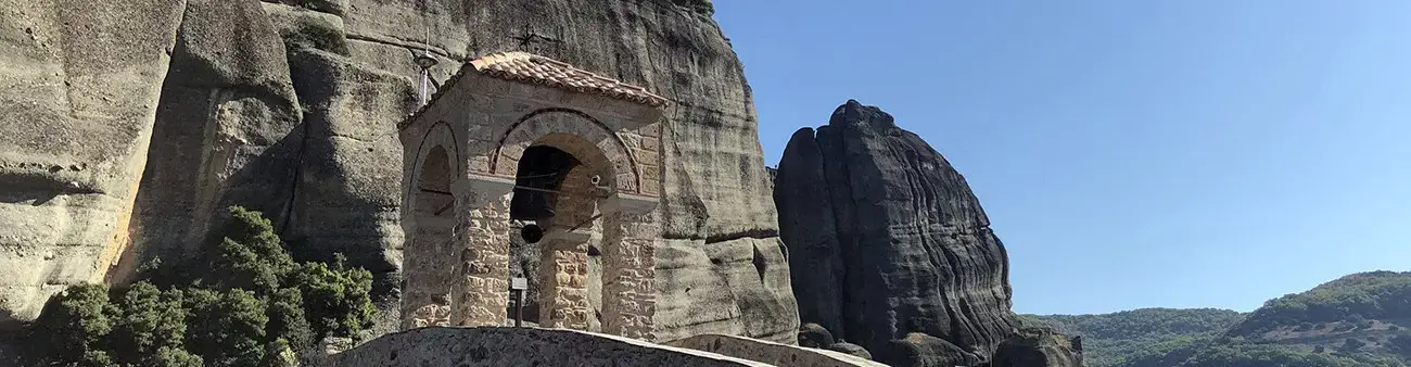 Pessoa em camelo no deserto