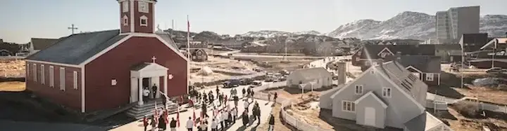 Pessoa em camelo no deserto