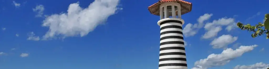 Pessoa em camelo no deserto