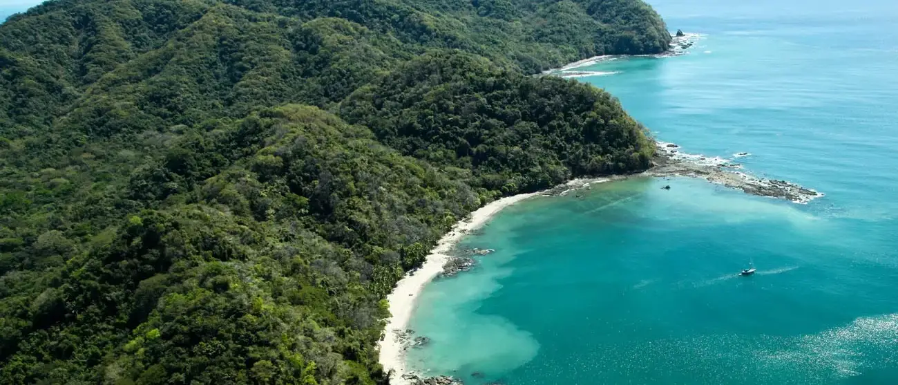 Floresta montanhas cobertaticar-se para o Golfo de Nicoya