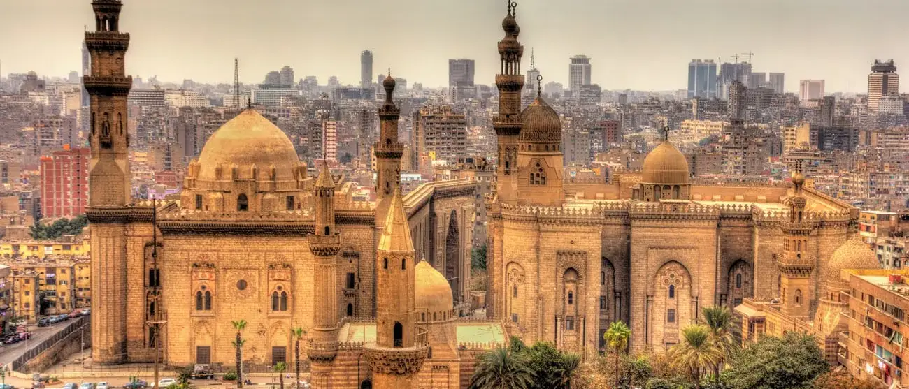 Vista das Mesquitas de Sultan Hassan e Al-Rifai, no Cairo - Egito