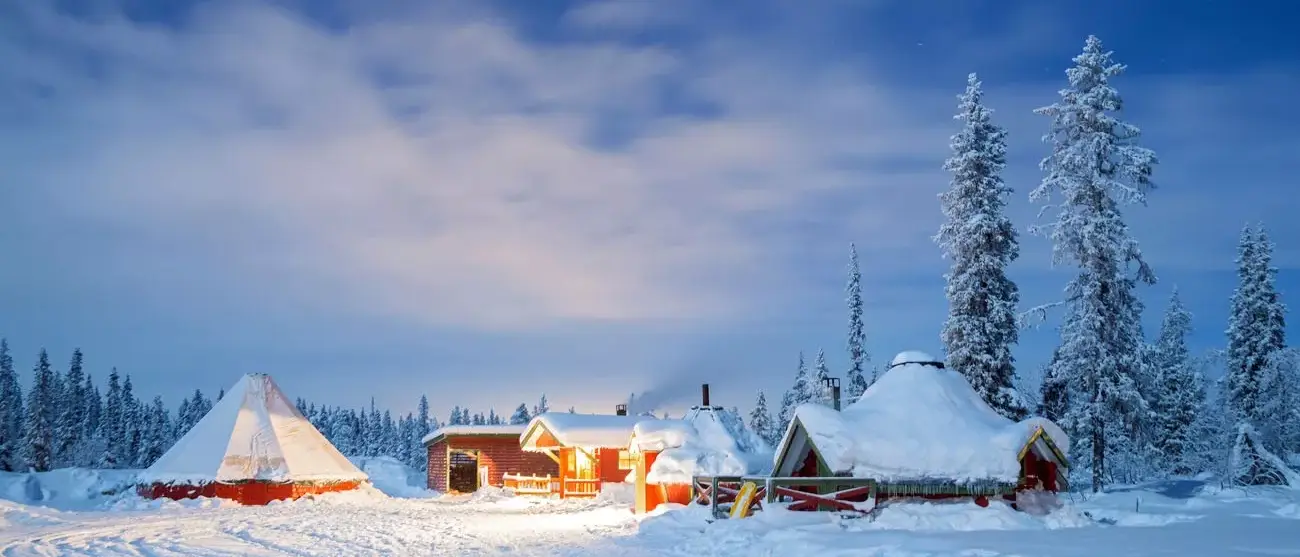 Cabanas no Inverno em Kiruna, Lapônia Suécia