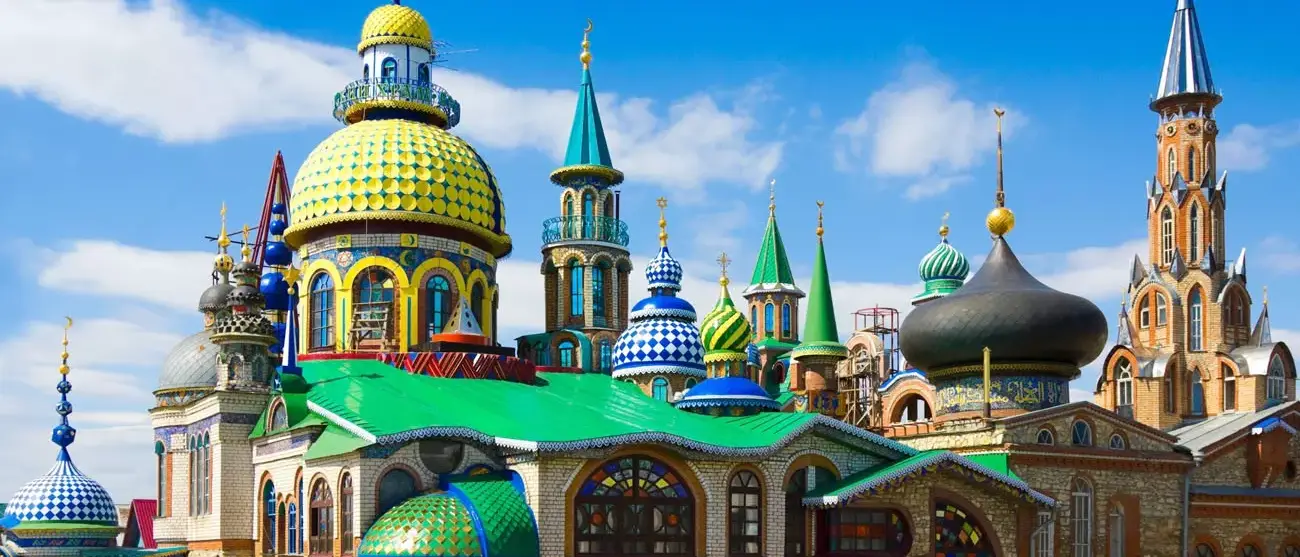 Templo de todas as religiões em Kazan, Rússia