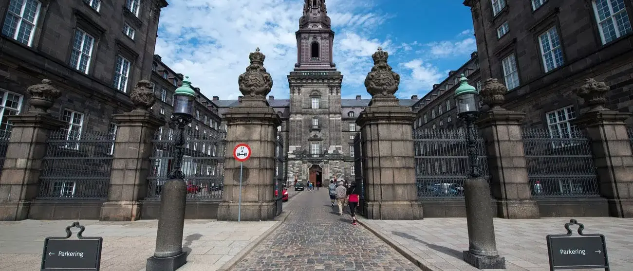Christiansborg Palace, em Copenhagen é a sede do Parlamento dinamarquês.