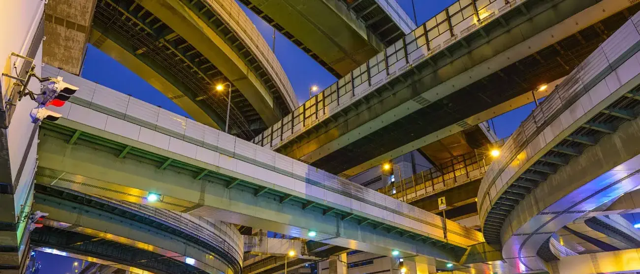 Estradas elevadas em Osaka, Japão.