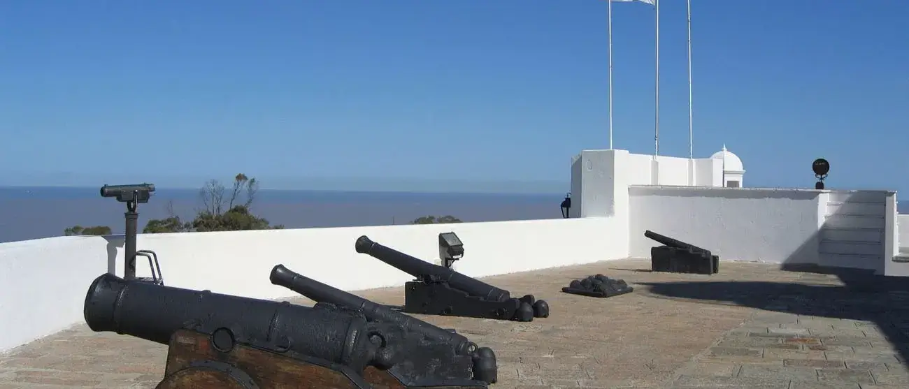 Forte com uma visão estratégica da Baia Montevideo 