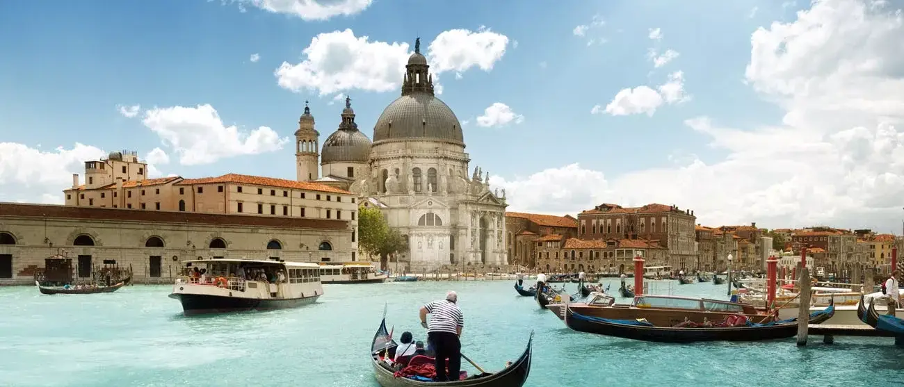 Grand Canal e da Basílica de Santa Maria della Salute, Veneza, Itália