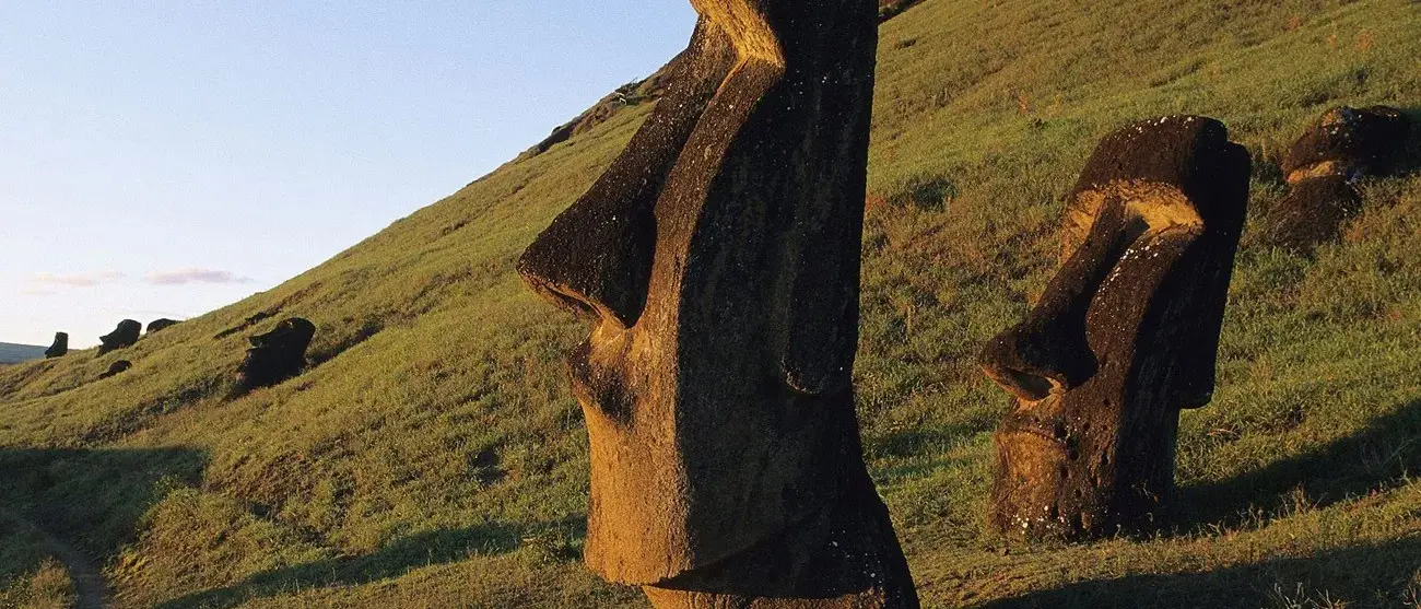 moai_statues_easter_island_chile