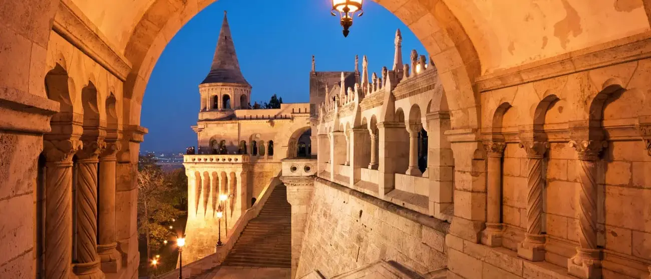 O portão norte de Bastião dos Pescadores, em Budapeste - Hungria