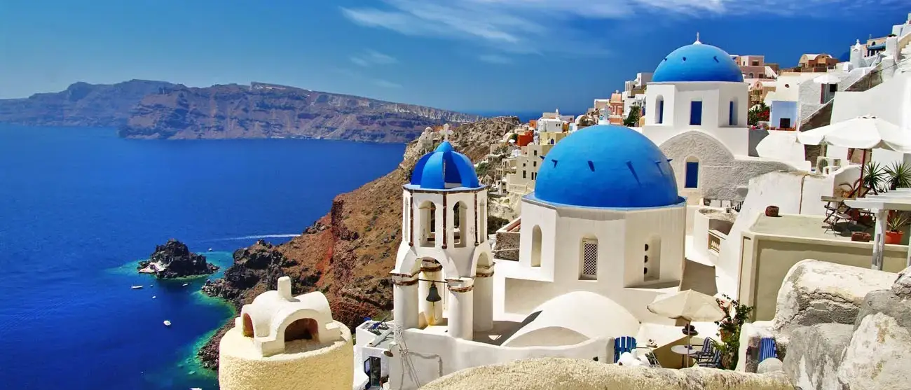 santorini- vista-da-caldeira-com-cupulas