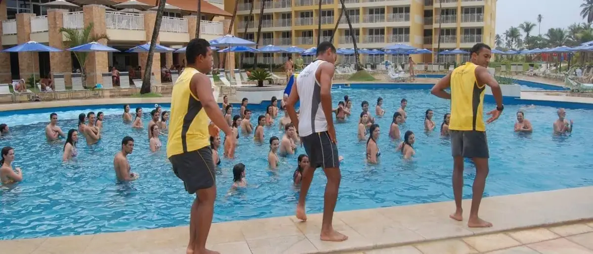 exercício na piscina Stella Maris