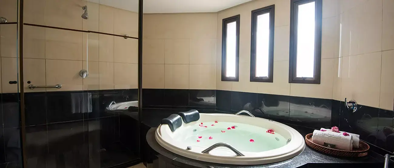 Quarto Chaletmaster WC Vila Gale Mares