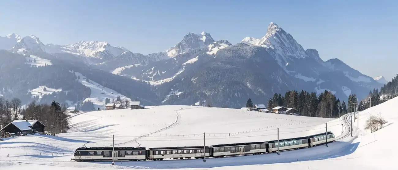 Suiça e os Picos nevados e o Golden Pass Line