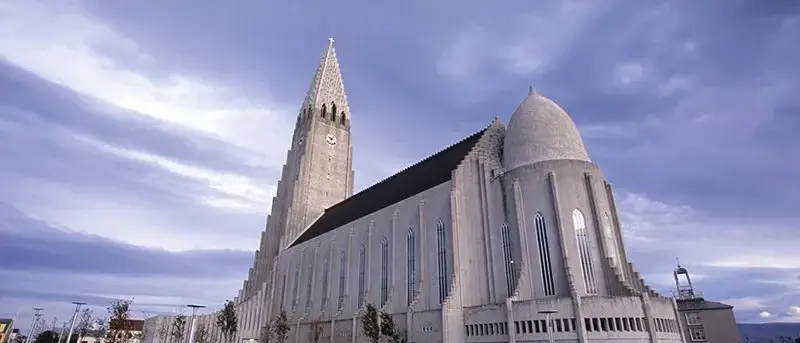 Igreja Hallgrimskirkja ao dia, Reykjavik, Islândia