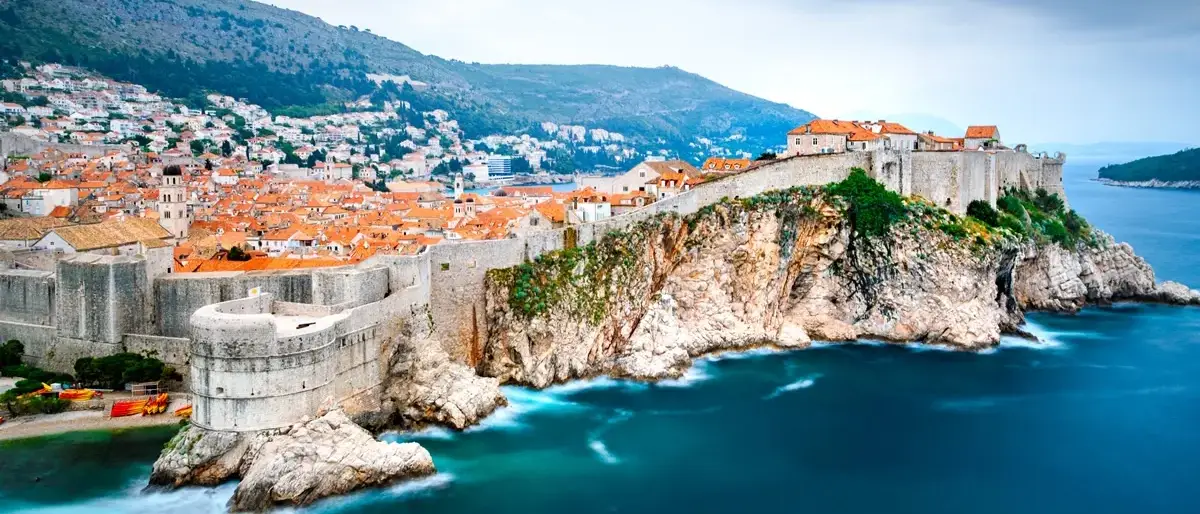 Muralha de Dubrovnik, na costa da Croácia
