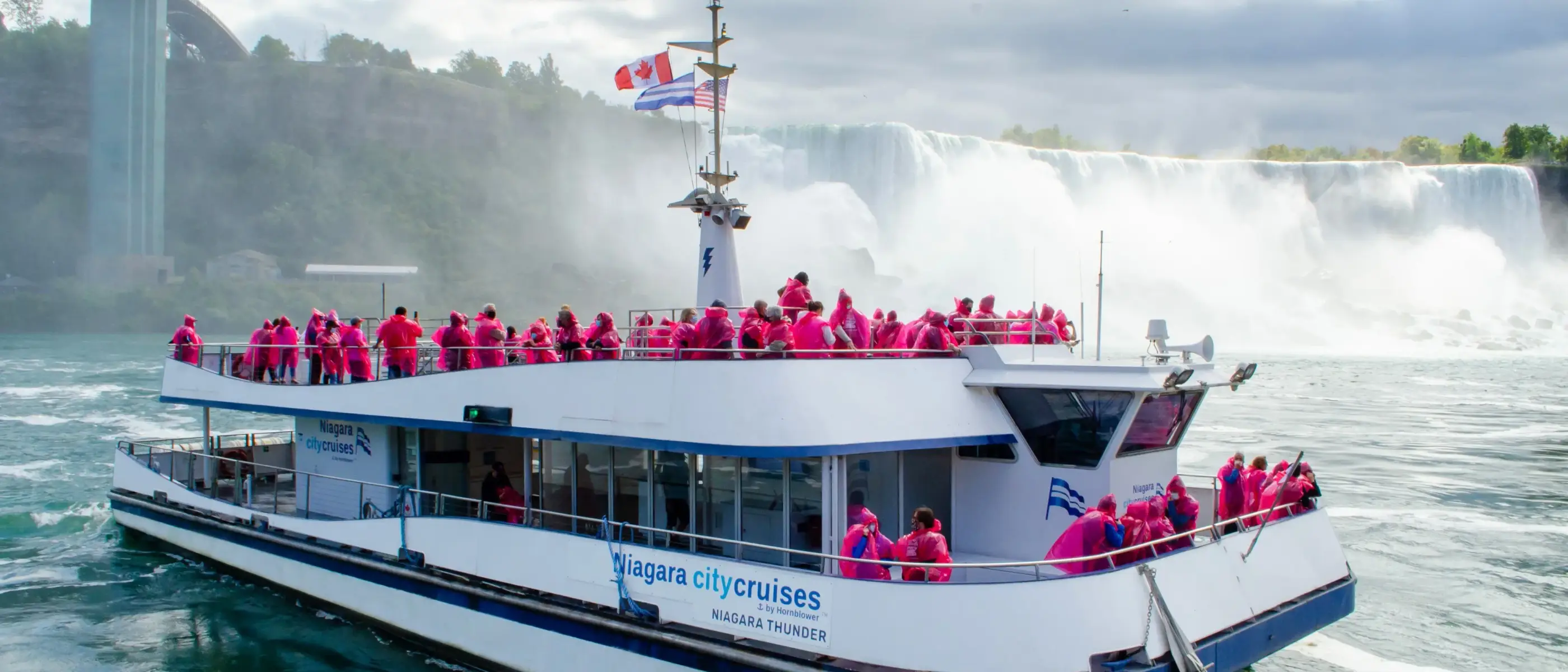 Barco em Niagara Falls, Canadá
