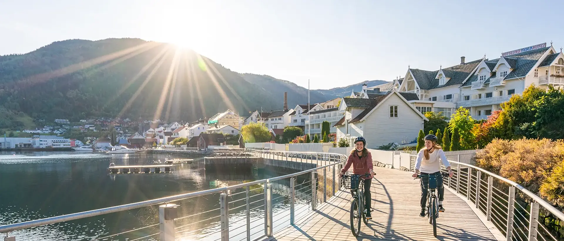 Pedalando em Sognefjord, Noruega
