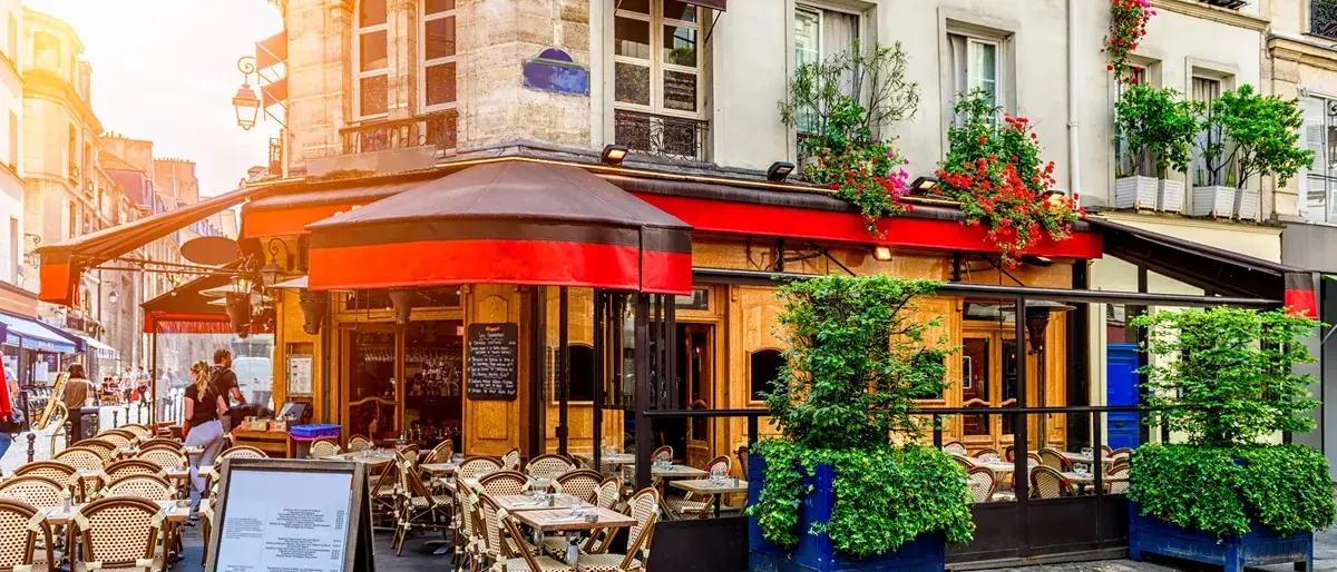 Café em Esquina de Paris