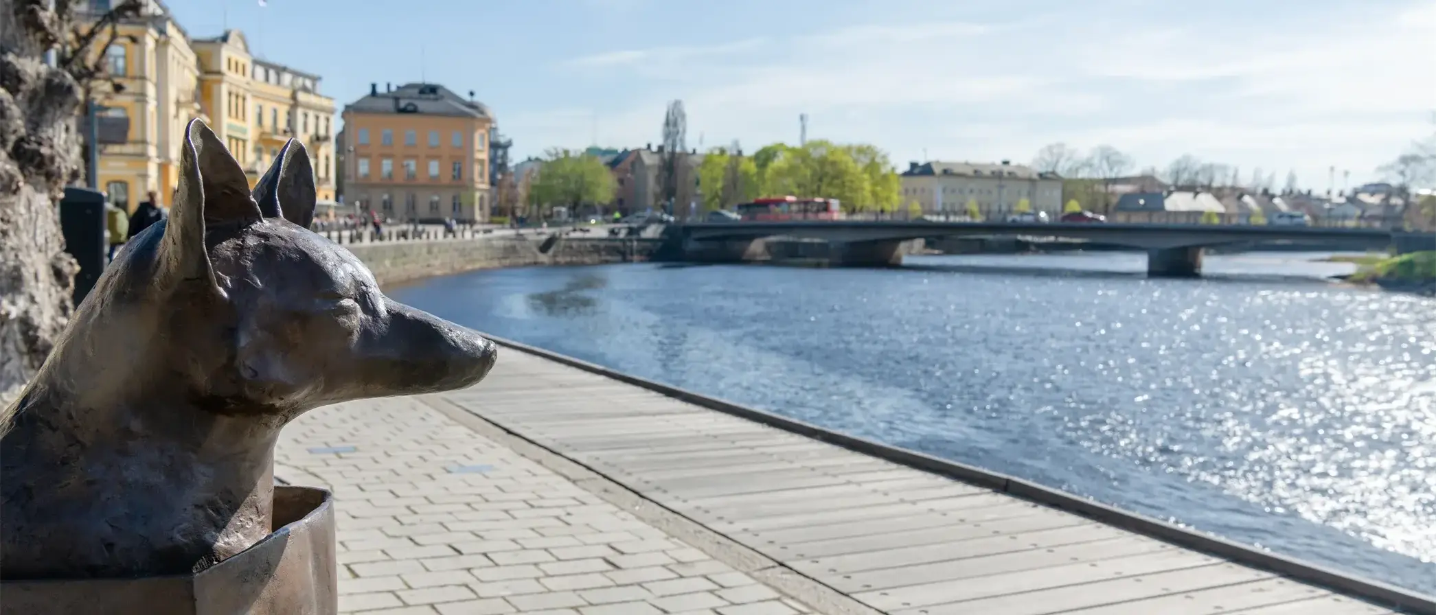Beira de rio na cidade de Karlstad, Suécia