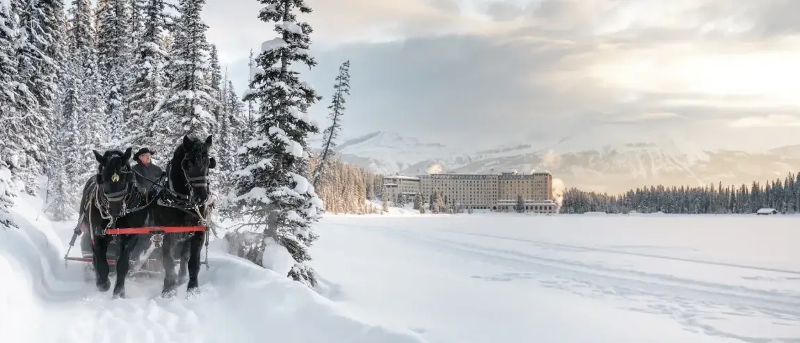Chateau Lake Louise de Fundo, no Inverno, Canadá
