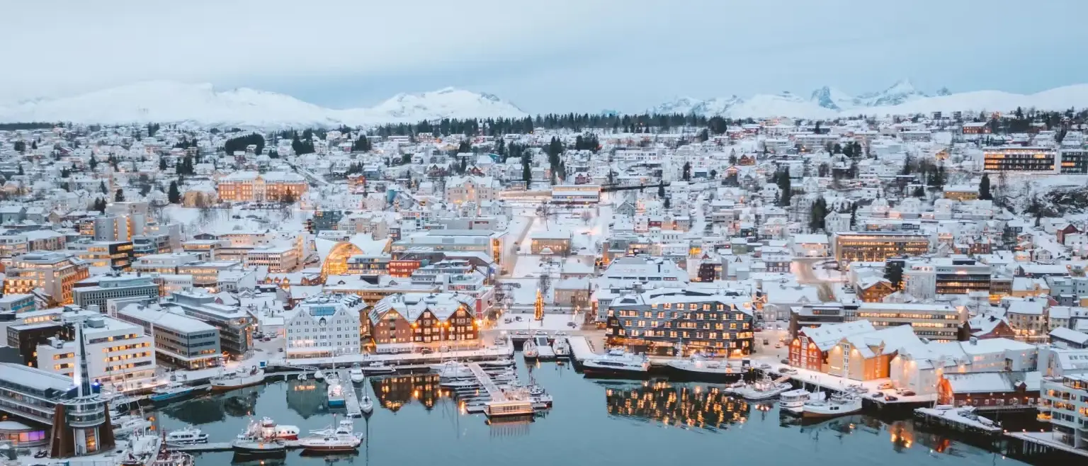 Inverno em porto de Tromso, Noruega