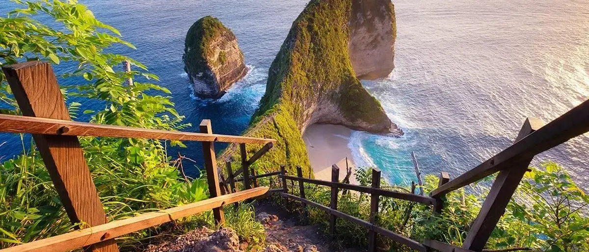 Praia Kelingking em Bali, Indonésia