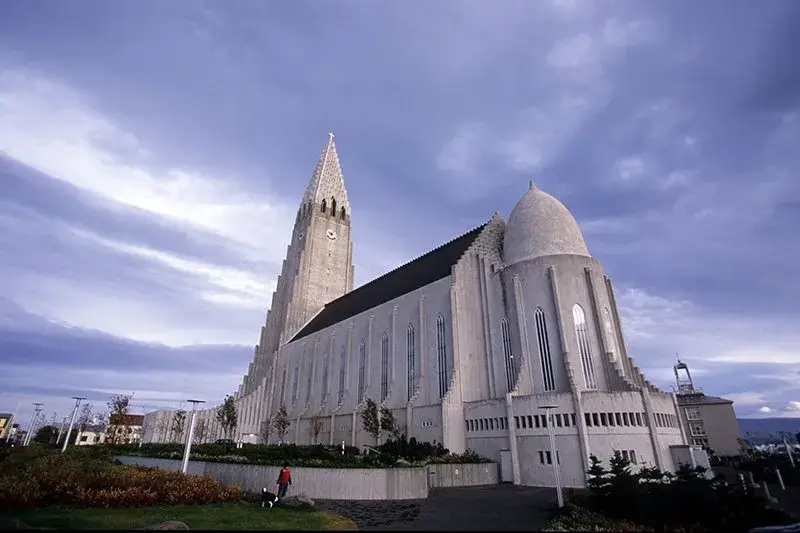 Igreja Hallgrimskirkja ao dia, Reykjavik, Islândia