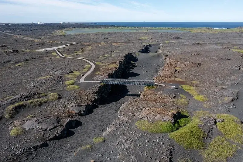 Ponte em Reykjanes na Islândia