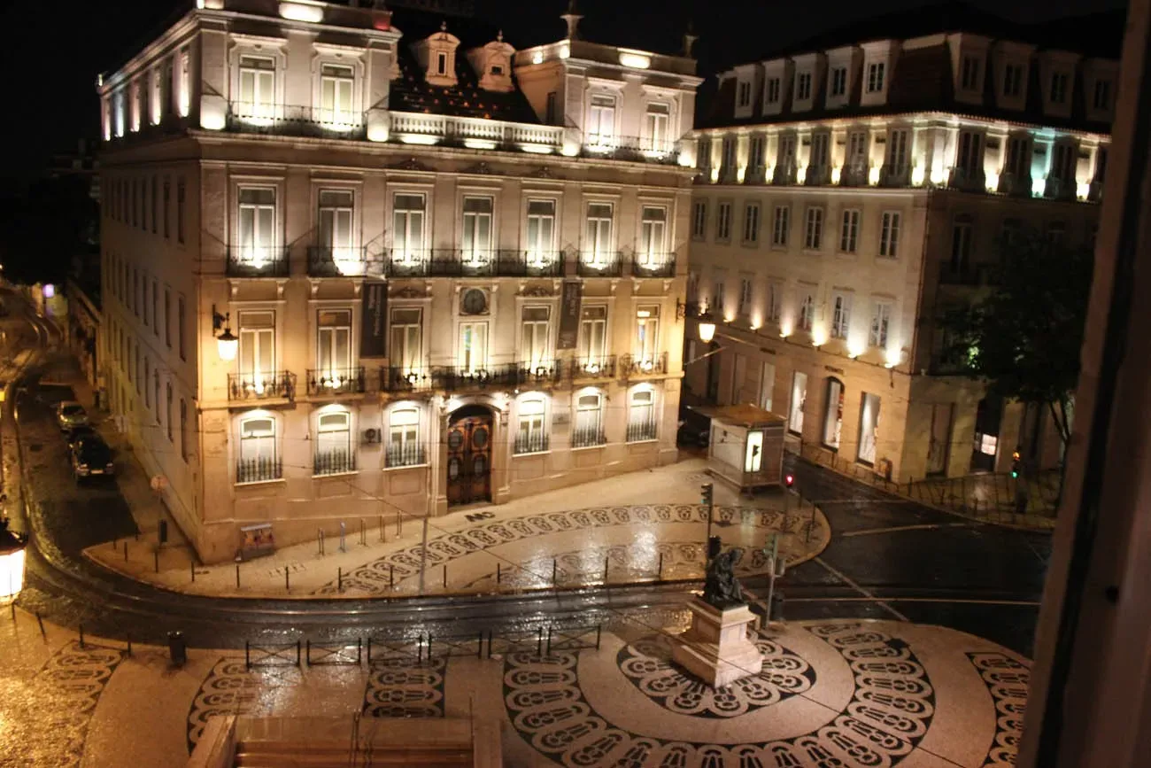 Pessoa em camelo no deserto