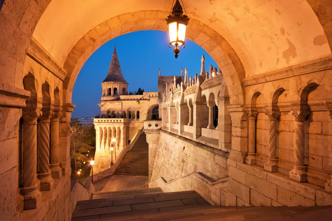 O portão norte de Bastião dos Pescadores, em Budapeste - Hungria