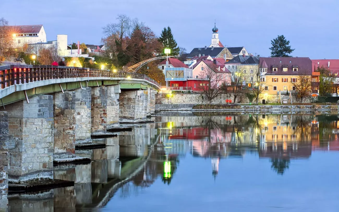 Schaerding pitoresca cidade de fronteira germano-austríaca