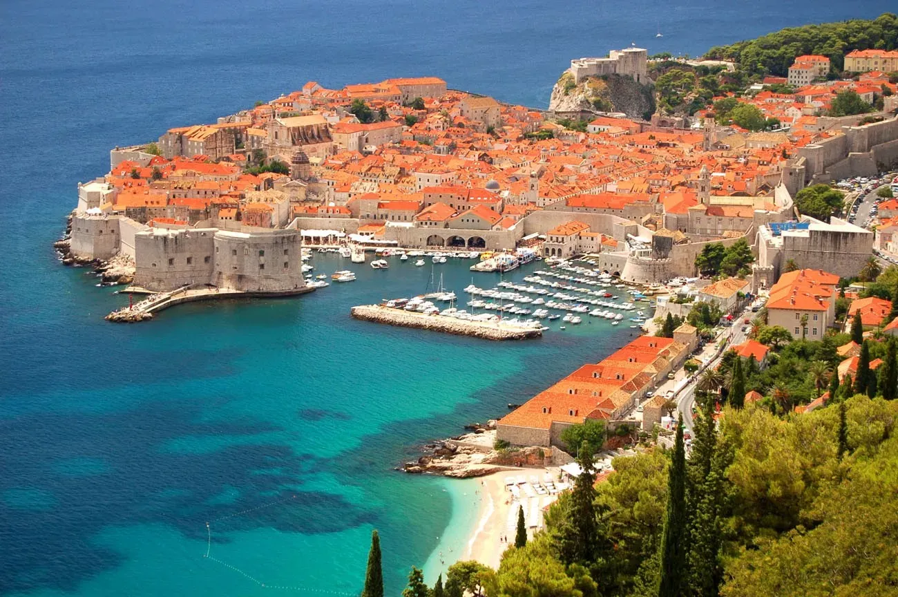 Dubrovnik vista panorâmica sobre muros da cidade