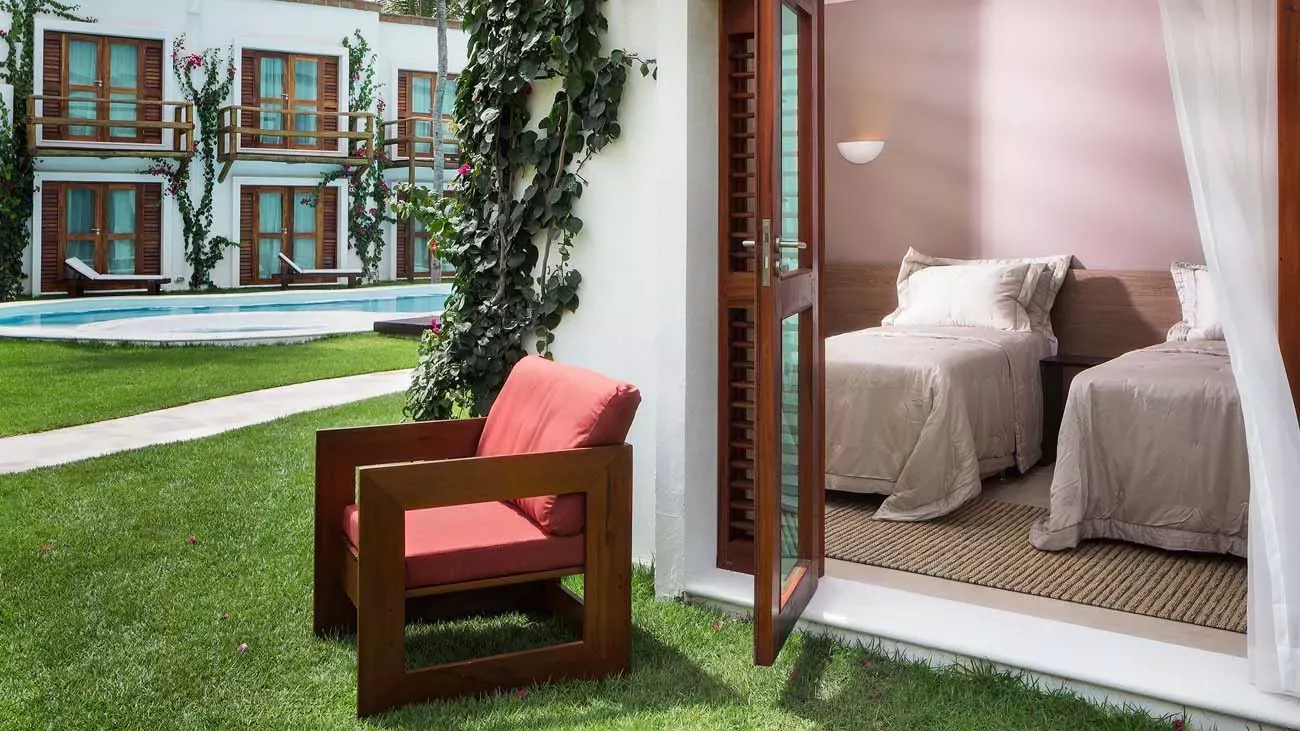 Pessoa em camelo no deserto