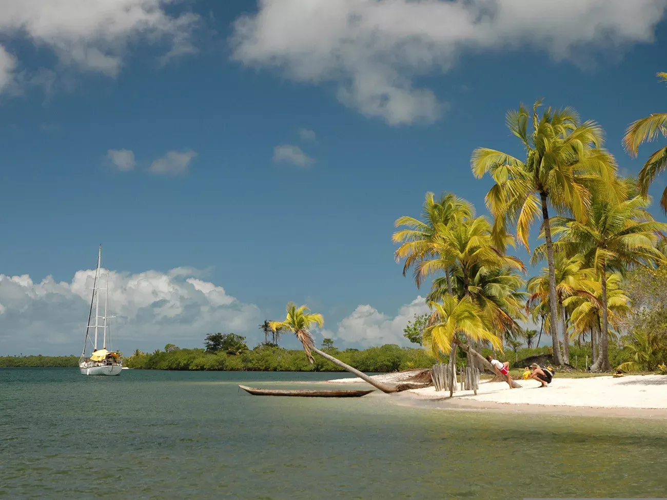 Pessoa em camelo no deserto