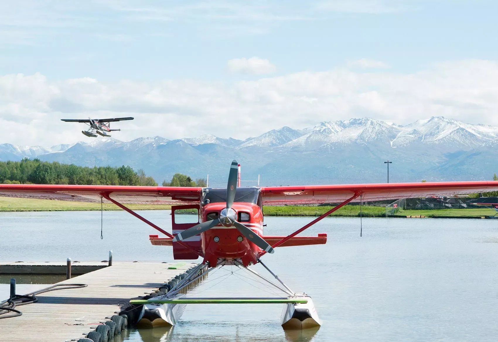 Pessoa em camelo no deserto