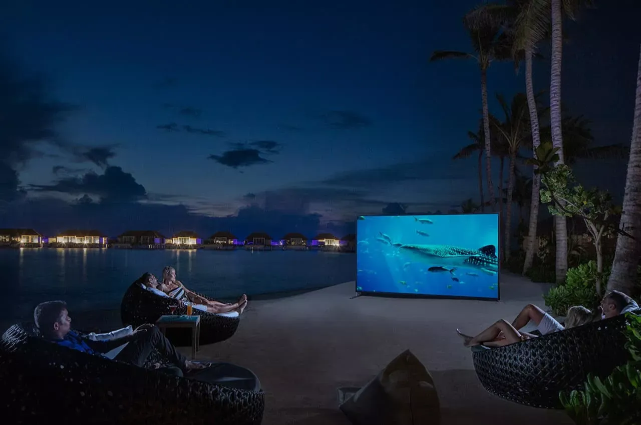 Pessoa em camelo no deserto