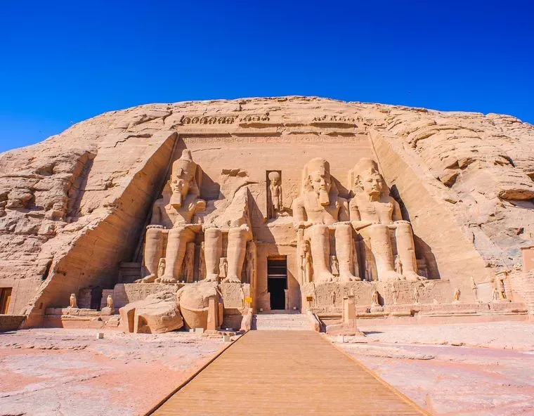 Ramsés no templo de Abu Simbel