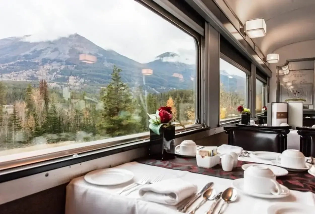 canada-trem-restaurante