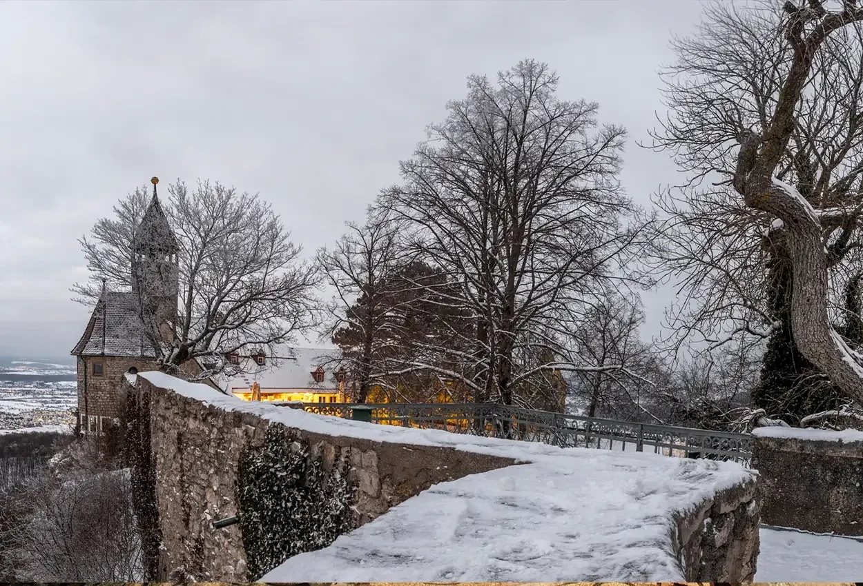 Pessoa em camelo no deserto