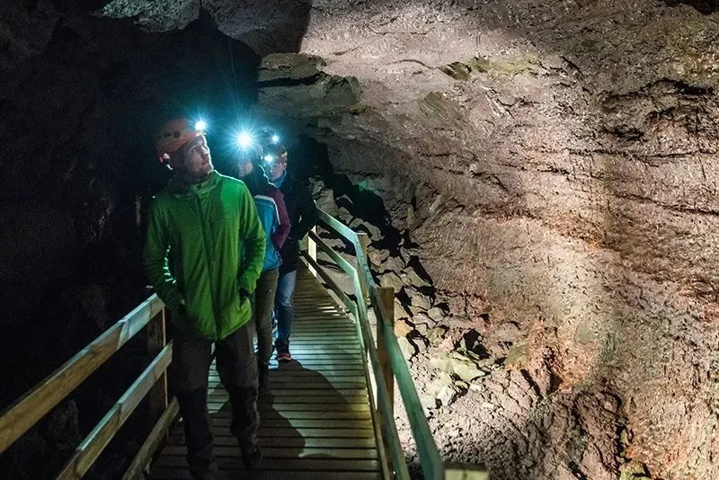 islandia-caverna