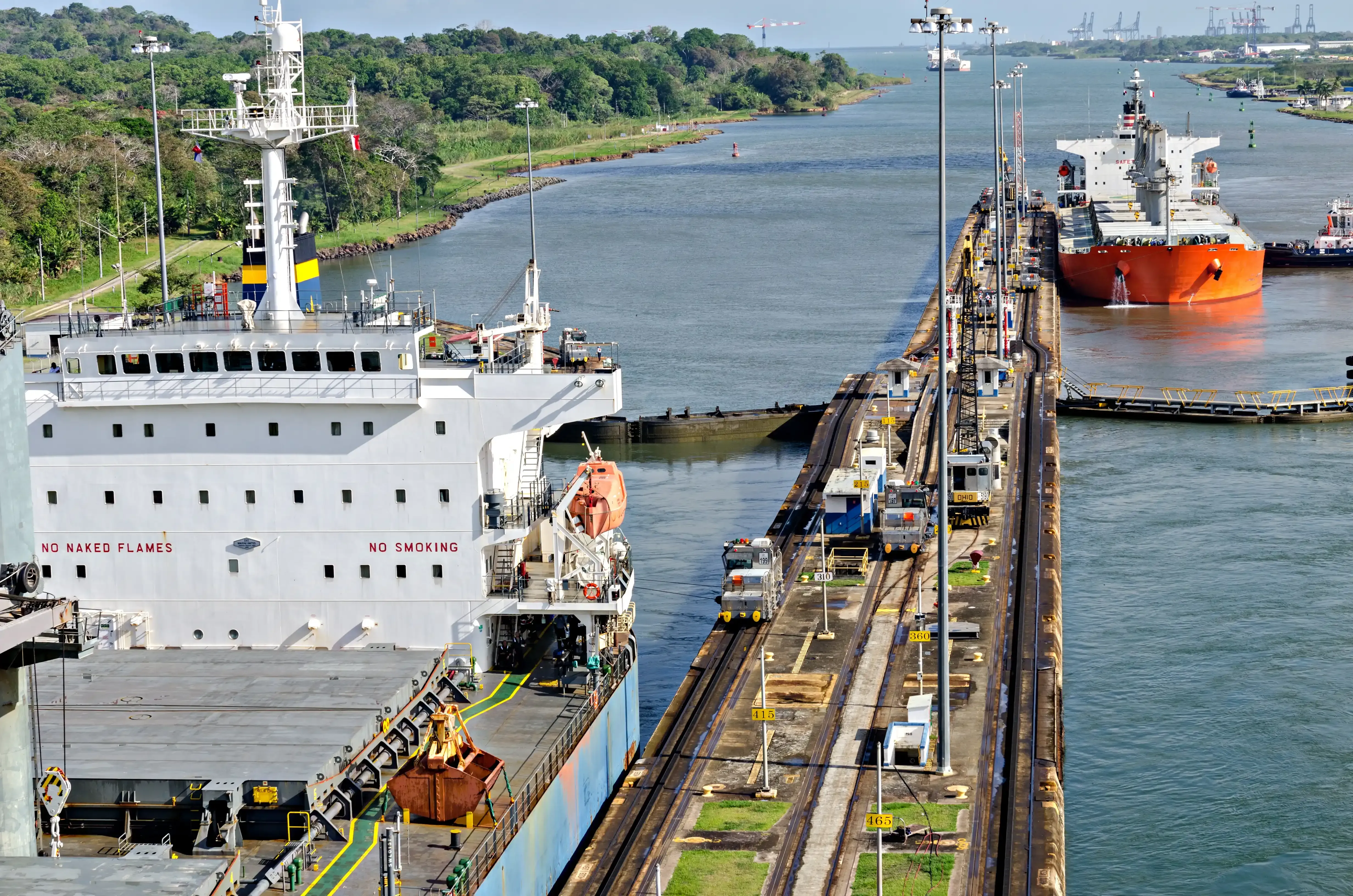 panama-navio-passando