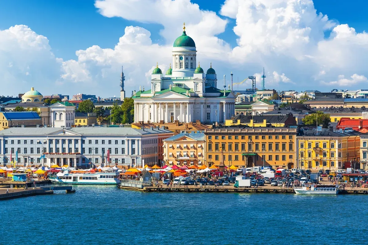 Vista de Helsinki, Catedral ao fundo, Finlândia